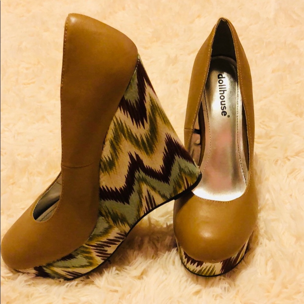 Dollhouse tan wedge heels!